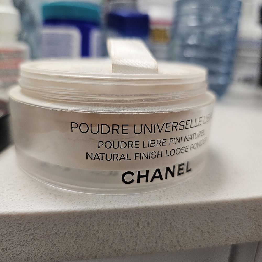 CHANEL Universelle Libre Natural Finish Loose Powder 20 Clair Translucent
